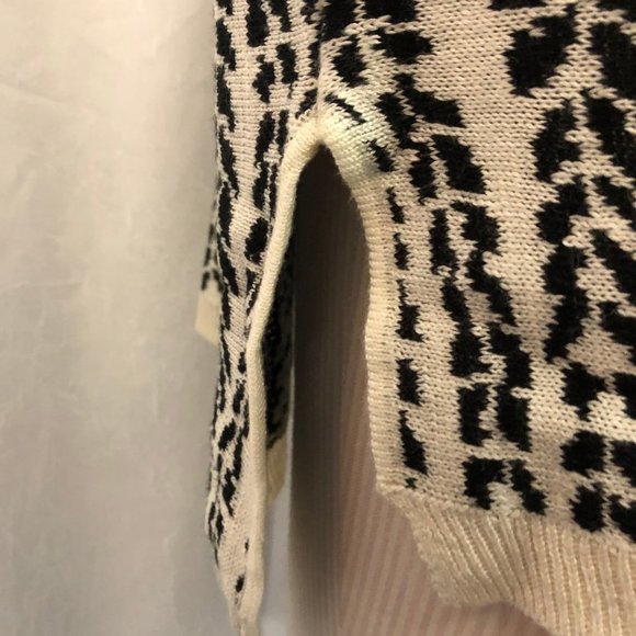 C Wonder Jacquard Knit Short Sleeve Sweater Poncho - Picture 6 of 8